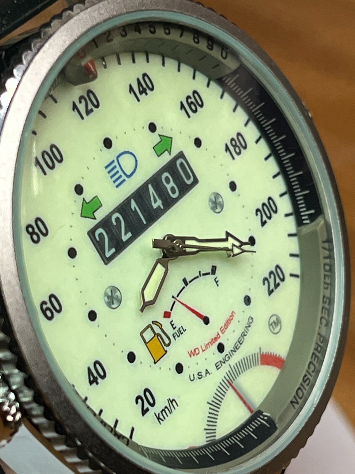 New Watch Quartz Speedometer Luminous Dial 48mm Silver Case 24mm Silicone Band