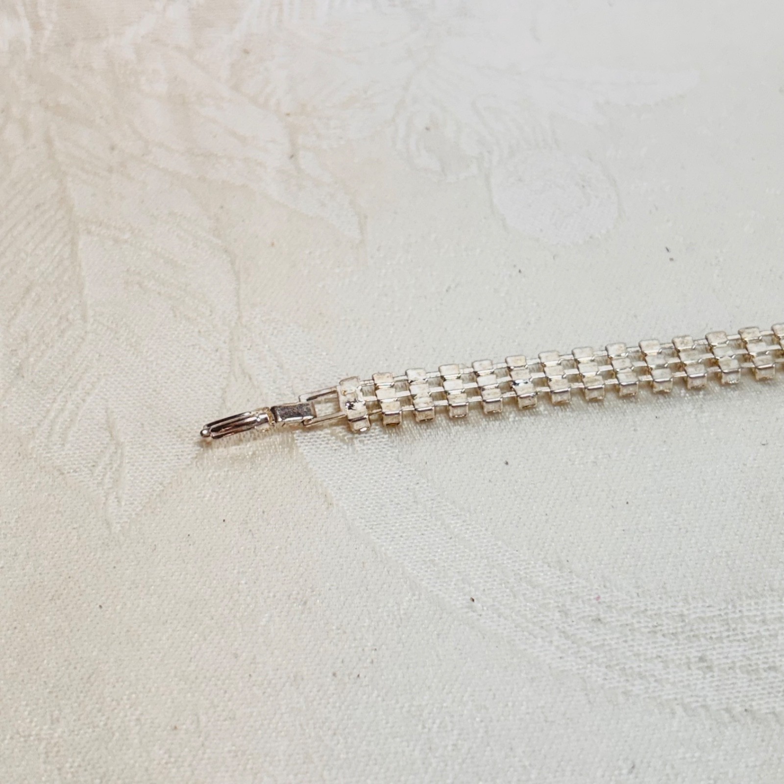 BRACELET vintage rhinestone triple row silvertone metal fold over clasp 7 1/2″ c