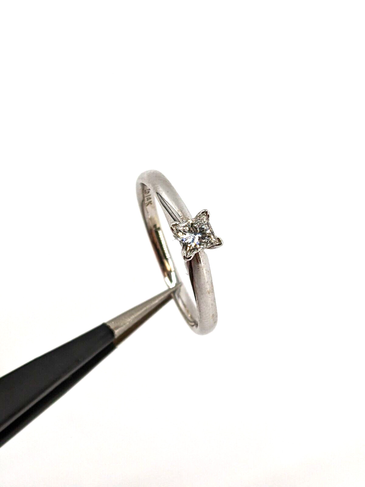 14KT White Gold 2.27g Single Diamond Ring Size 7, 0.27cttw