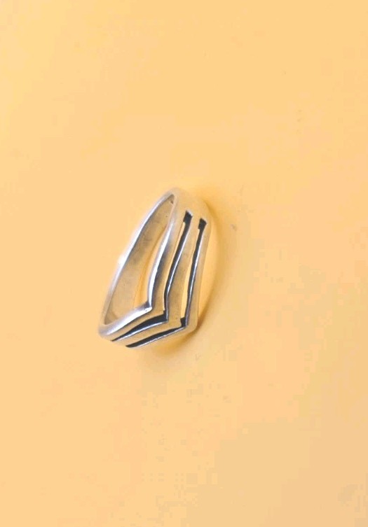 925 PSCL Peter Stone Comp Ltd Chevron Pattern Ring Size 7