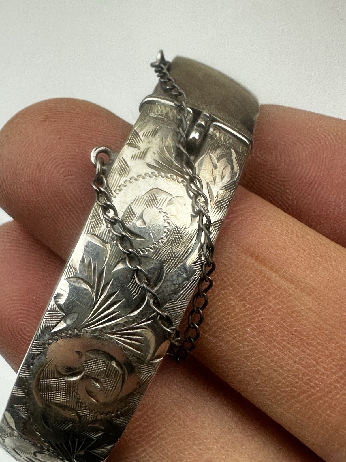 Sterling .925 Silver Hallmarked Solid Engraved Design Bracelet Ship Worldwide