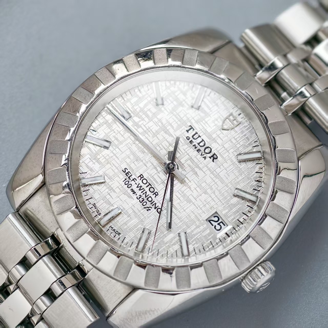 Tudor Sliver Linen Dial Classic M21010-0014 Men’s Watch Automatic 38mm Date