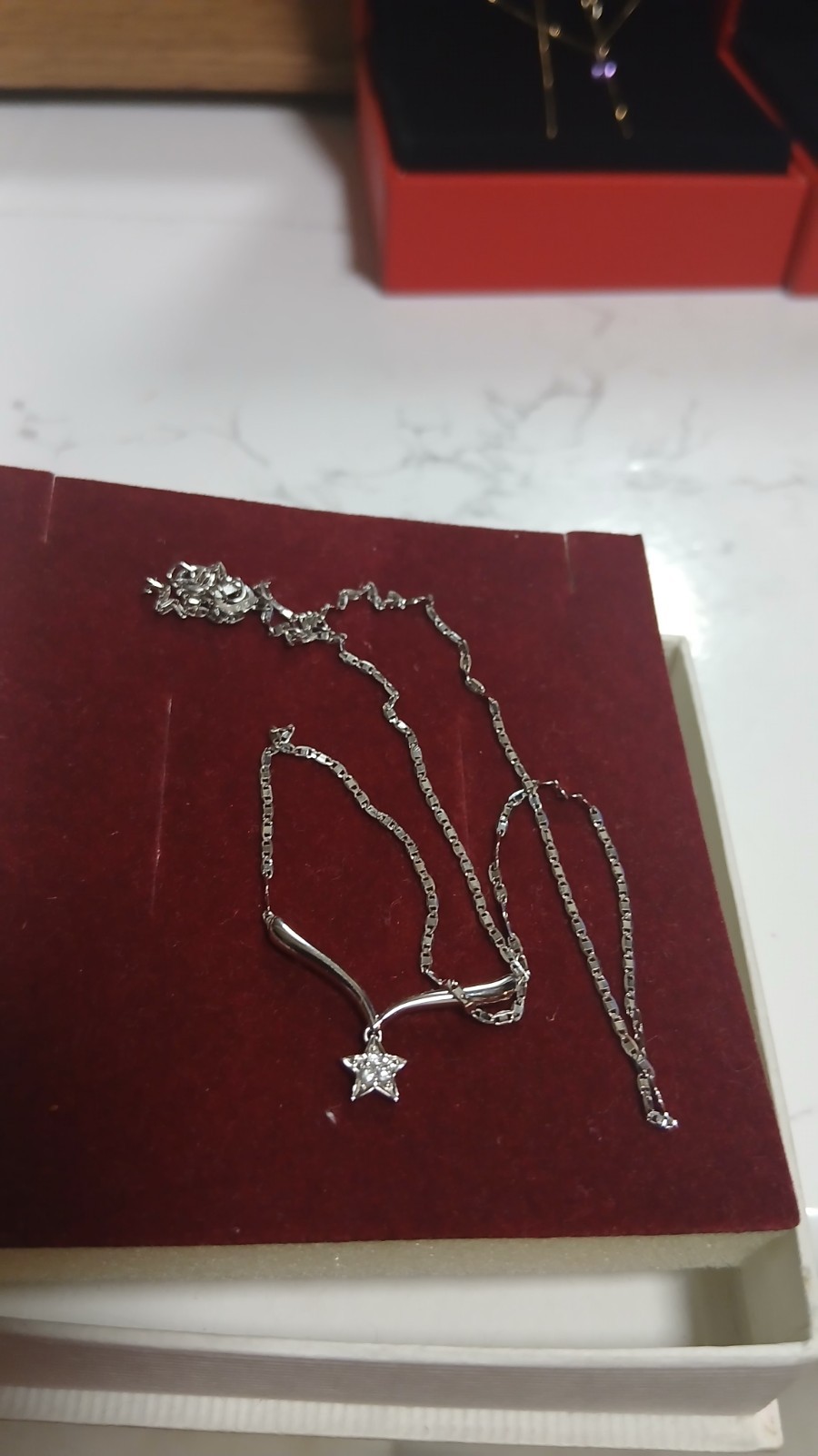 9ct white Gold necklace