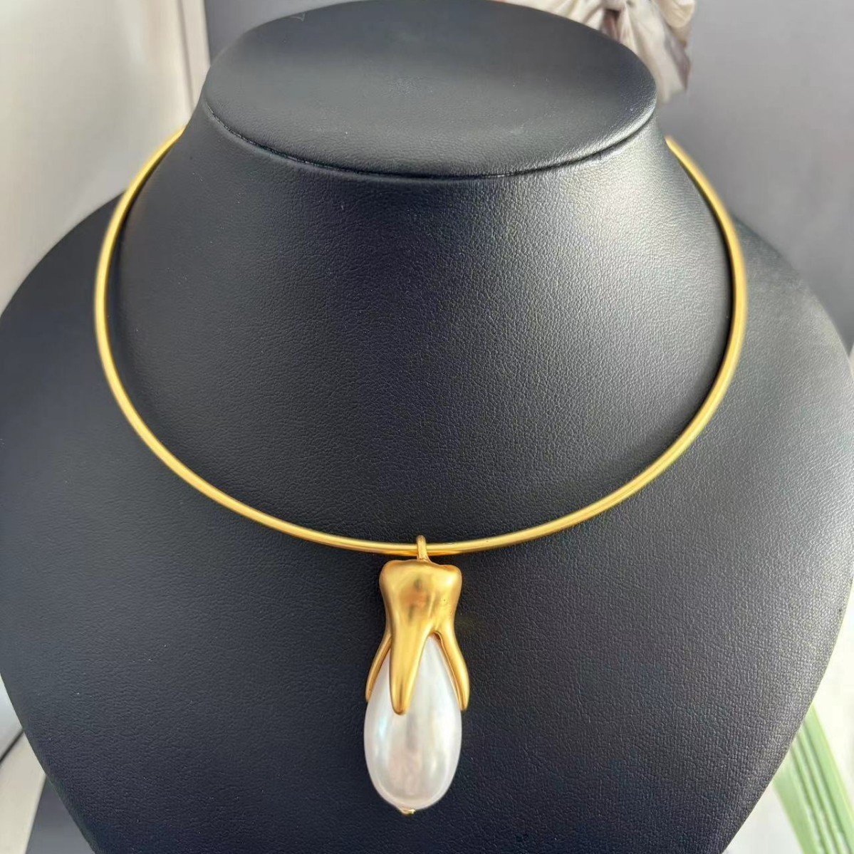 🎁NEW Schiaparelli Women Simple Retro Tooth Pearl Gold Plate Necklace Lover Gift