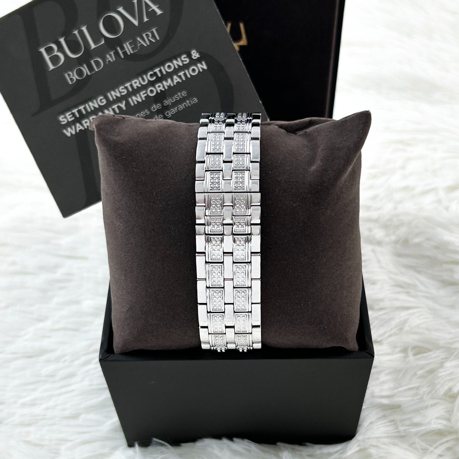 Bulova 96C134 Crystal Men’s Quartz Day / Date Silver Stainless Steel Watch 42 MM