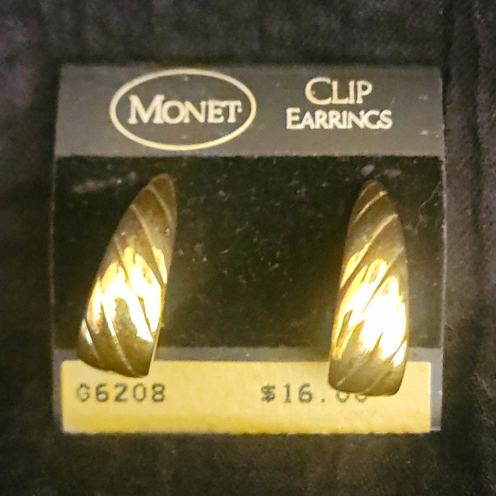 Monet Textured Gold Tone Clip-On Lobe Earrings No Stone MPN 66208