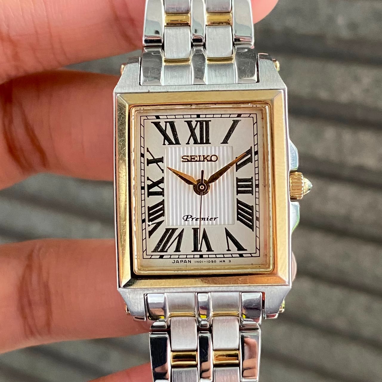 Rare Seiko Premier Quartz 1N01-0RJ0 White Dial Roman Two Tone Ladies Watch Dress
