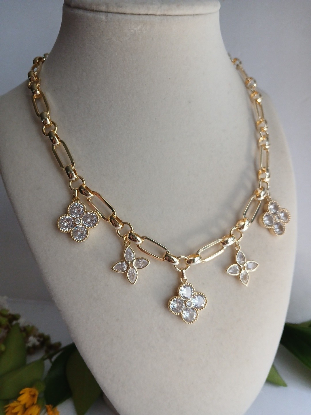 Collar de flores con Circonia Cubica Oro Laminado , Gold Filled