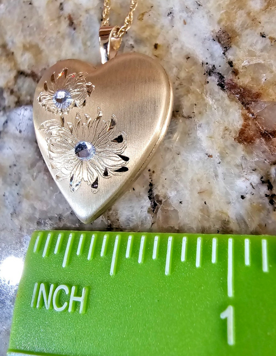 Princess pride 14kgf satin finish 2 photo locket w/ chain USA sunflowers GTL2021
