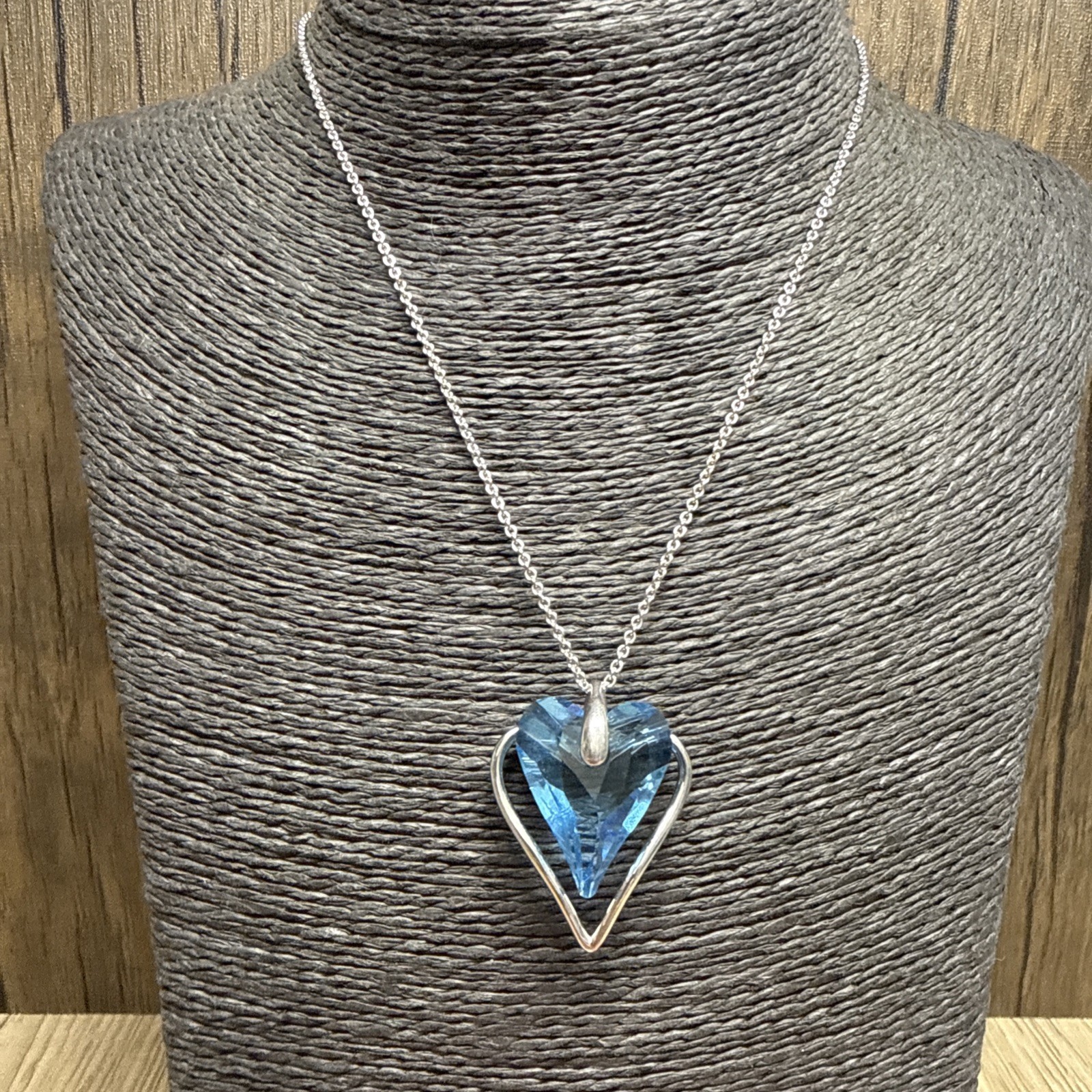RETRO Blue Crystal Heart Necklace Adjustable Silver Tone Chain Up To 82cm/32″