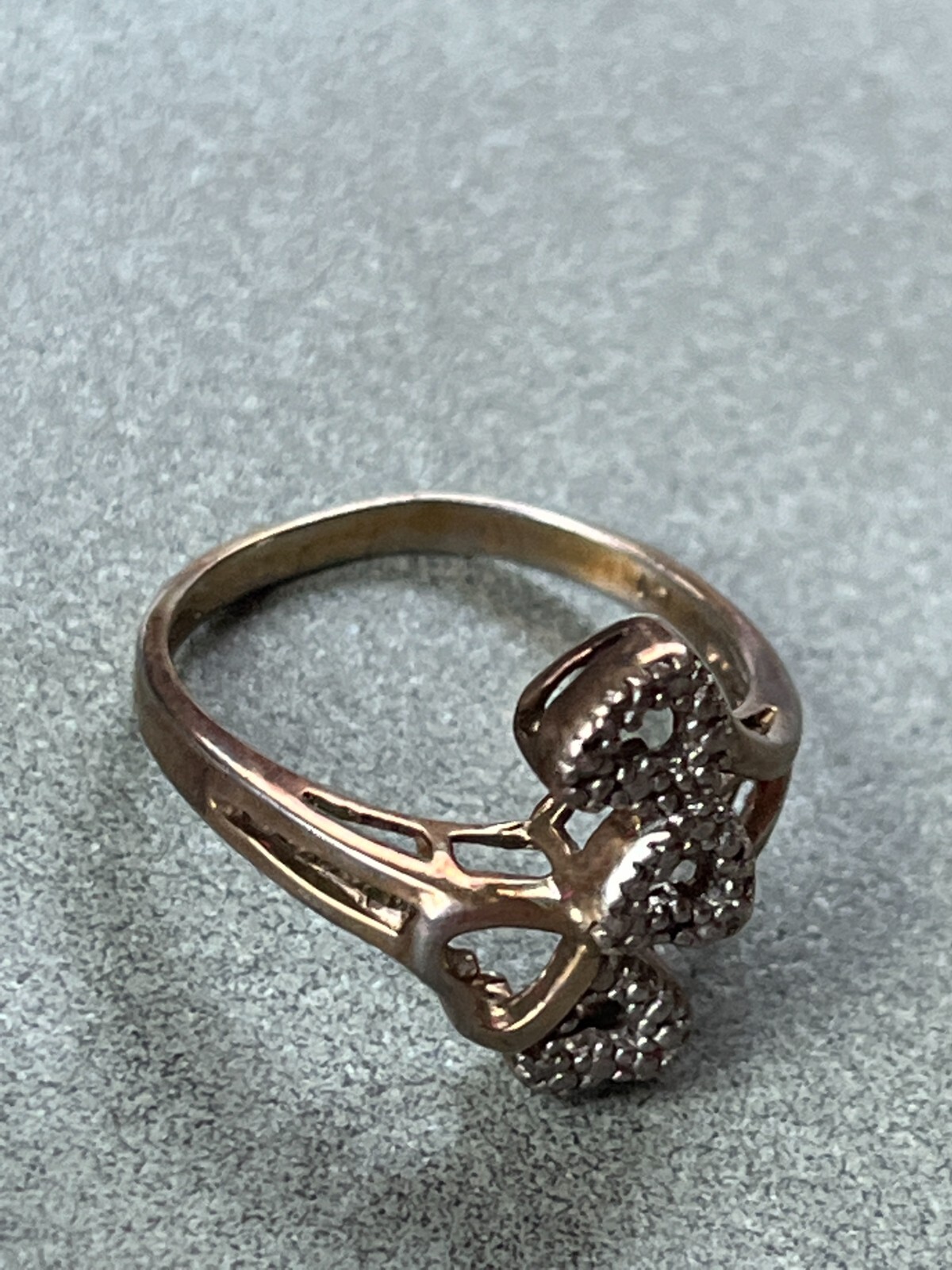 925 Marked Silver Split Band w Three Bumpy and one Smooth Tiny Open Hearts Ring