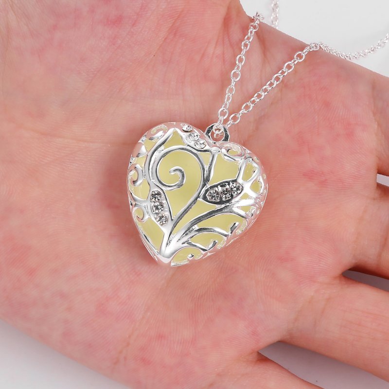Glow In The Dark Heart Pendant Necklace Luminous Women Jewelry Accessory Gift