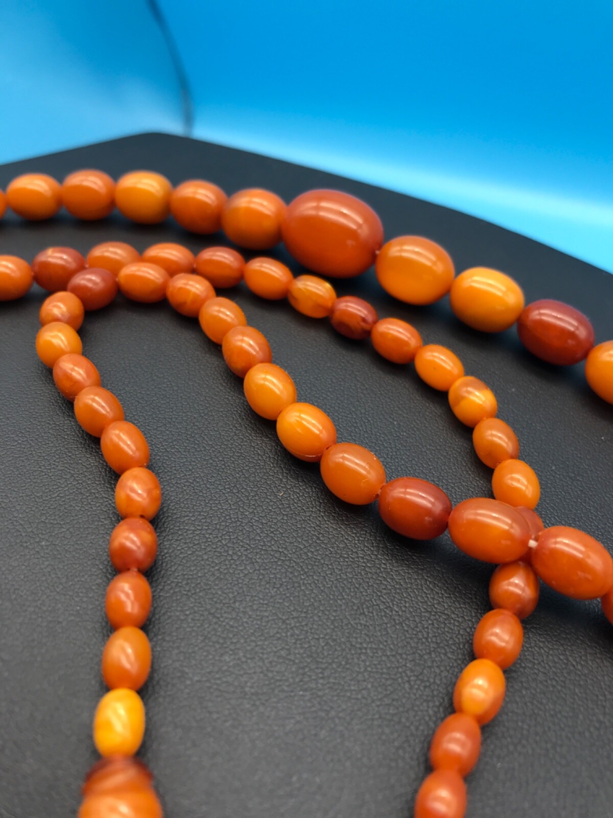 Vintage BUTTERSCOTCH BALTIC AMBER NECKLACE 26″ graduated beads 27g – Exquisite!