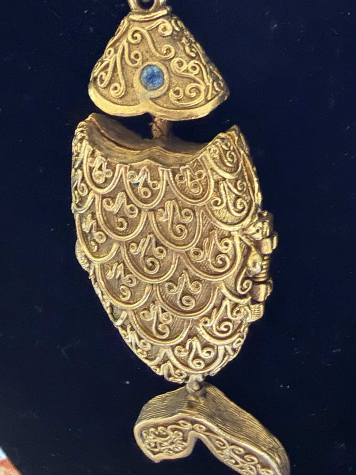 MAX FACTOR PENDANT SOLID PERFUME COMPACT NECKLACE goldtone FISH