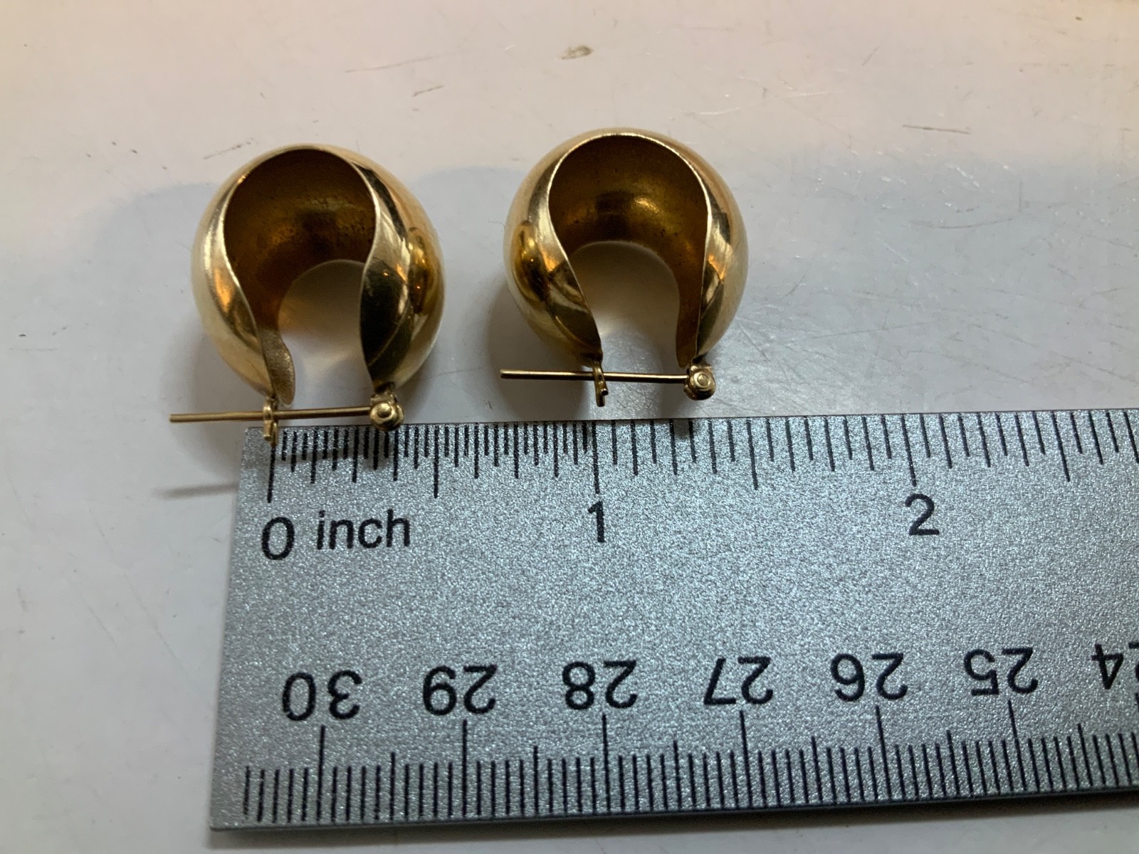 Vintage 14KT Yellow Gold 15.4MM Wide Round Huggie Hoop Earrings 4.96 grams