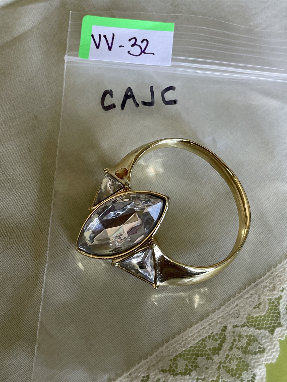 Vintage AJC Gold Tone Ring Style Pin Brooch VV-32