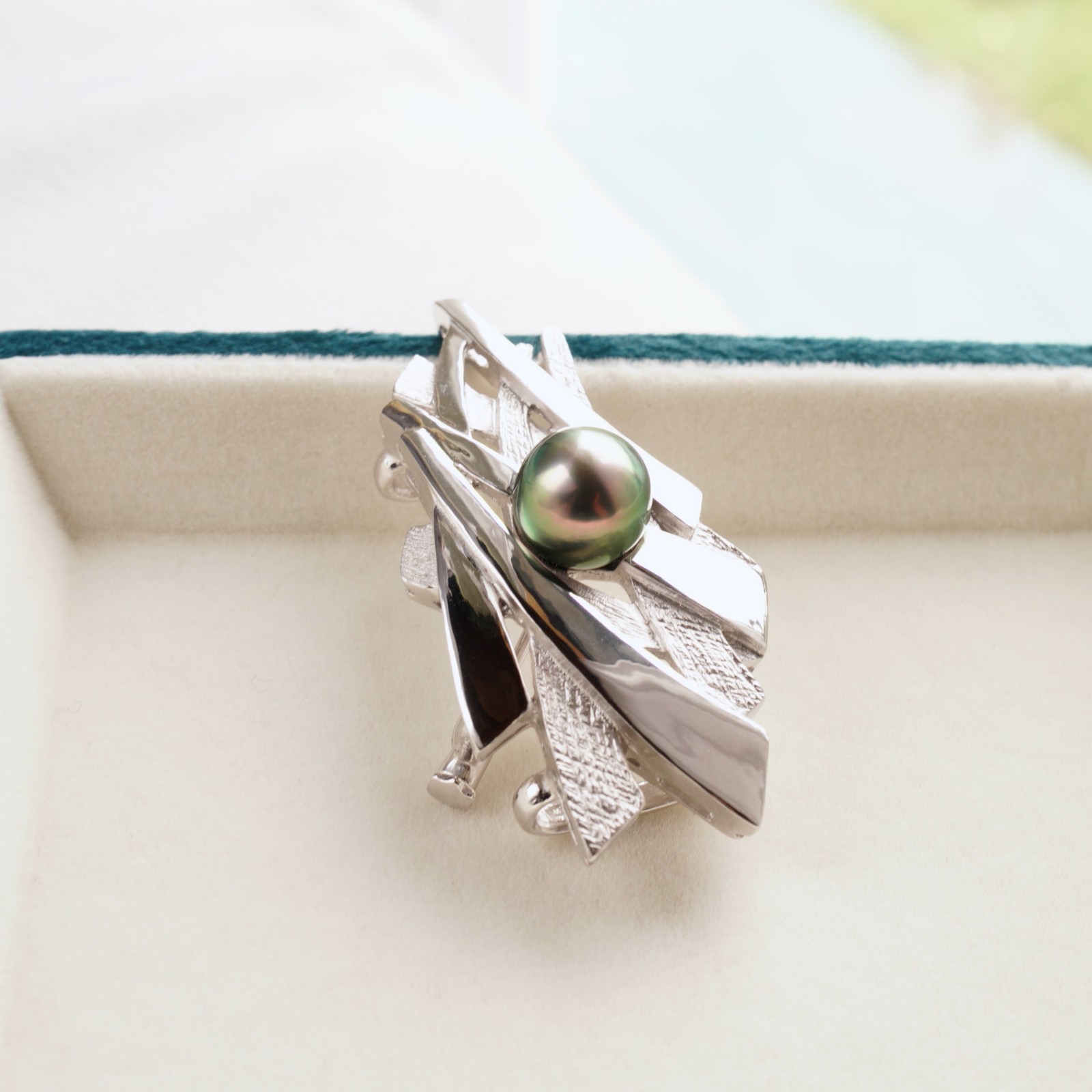 High Luster 9.4mm Oval Peacock Tahitian Pearl Brooch Sterling Silver , 1×2″