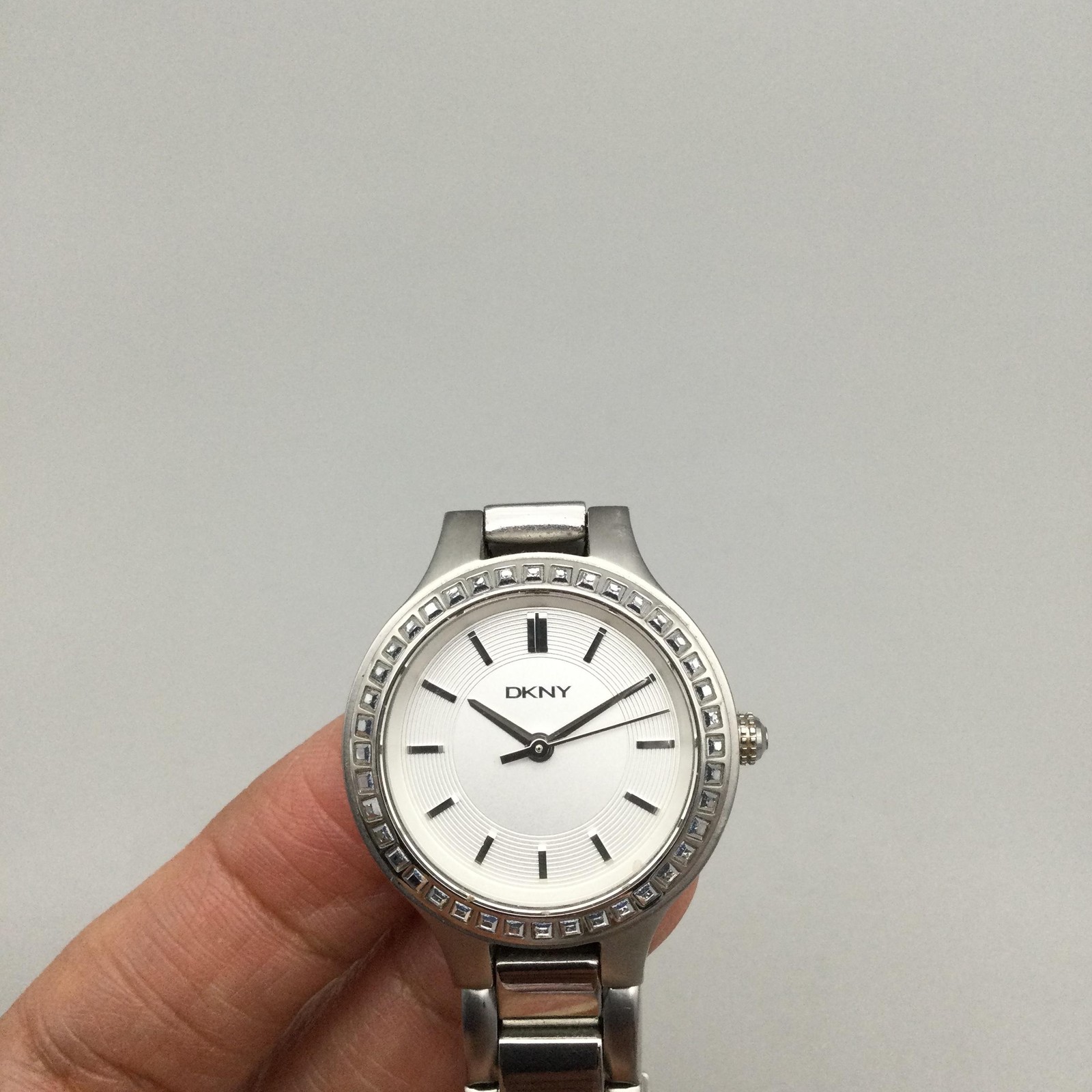 DKNY NY-2220 Womens Watch 29mm Stainless Bracelet Crystals New Battery 6″