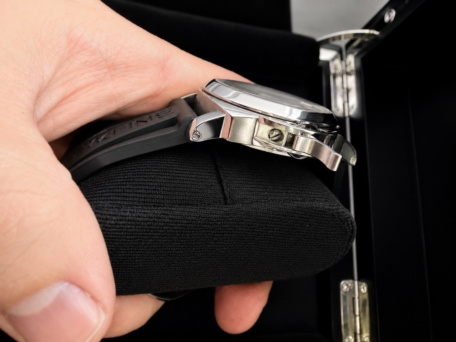Panerai Luminor Marina Manual Wind White Dial Black Rubber Strap Box REFPAM00113