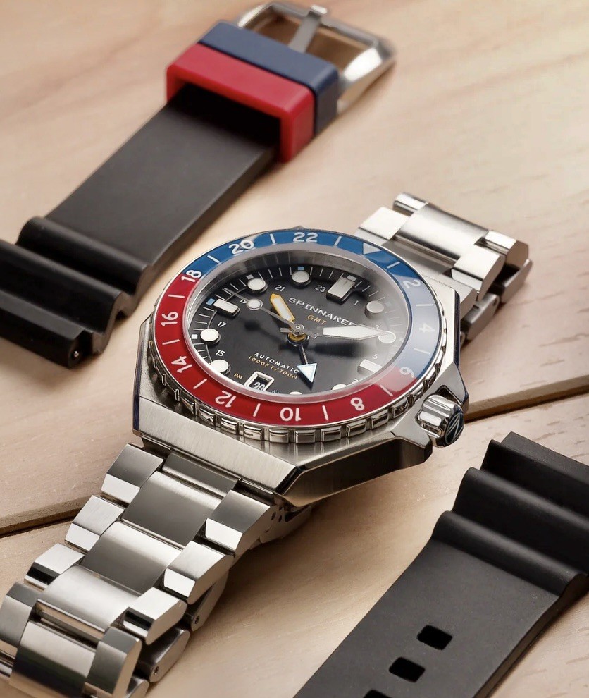 SPINNAKER DUMAS GMT AUTOMATIC Cobalt Crimson 44mm 300m Diver Stainless Steel