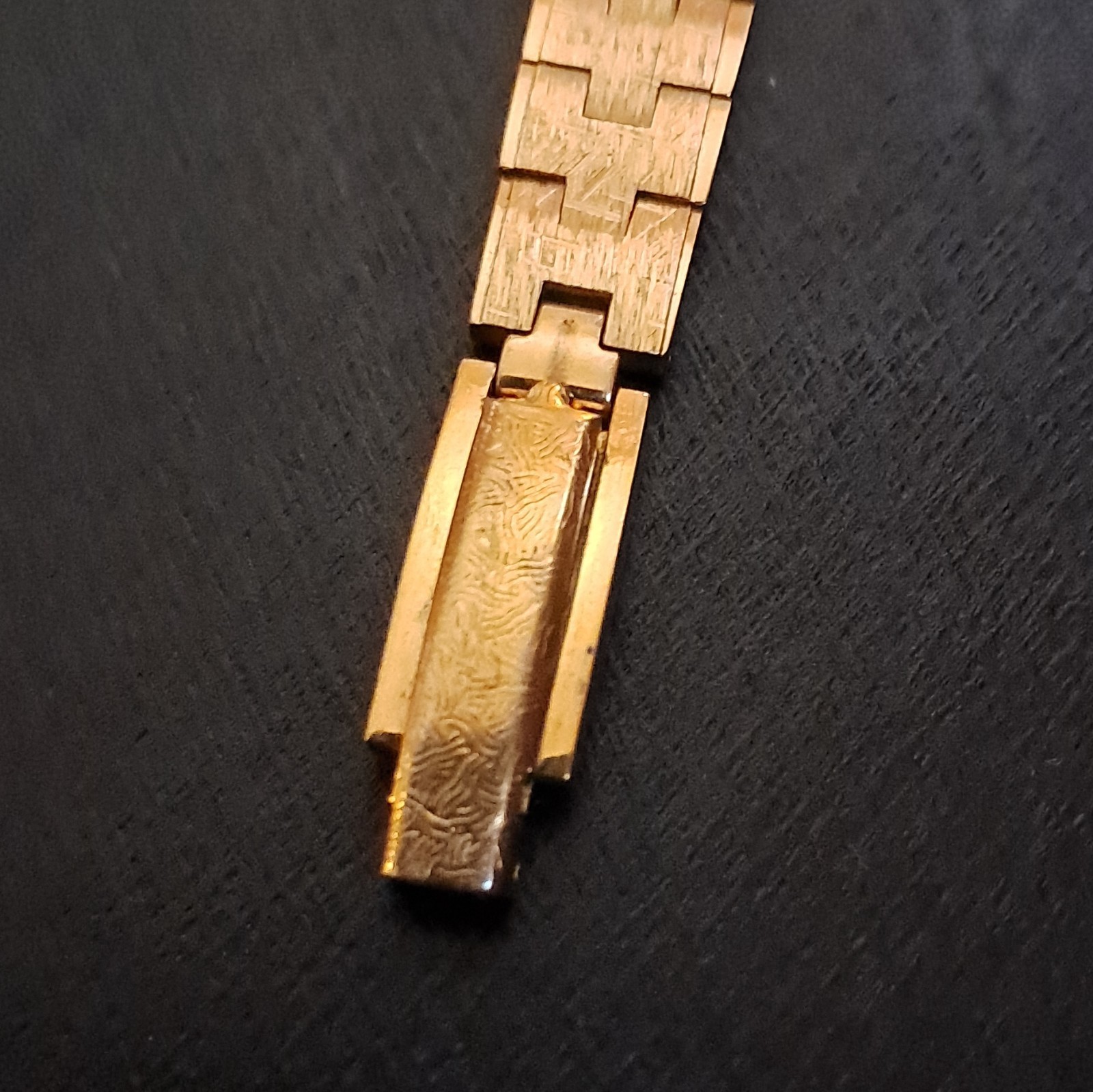 Westclox 17-Jewel Manual Wind Dress Square Tank Watch Gold Bracelet Gold Dial