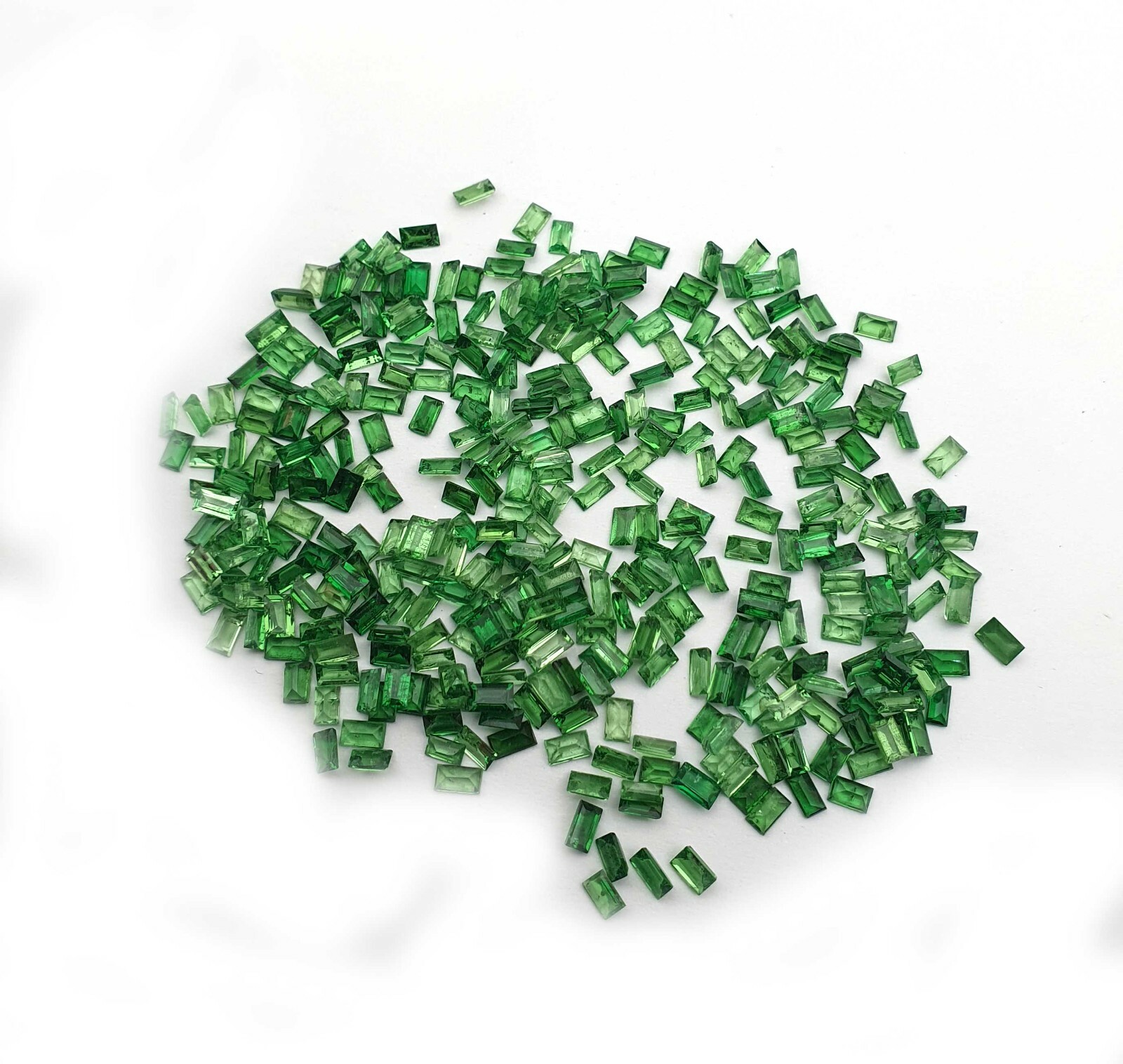 Natural Tsavorite Garnet Octagon Cut Loose Gemstone 43 Pcs 1.50*2.50-2*3 MM 3 CT