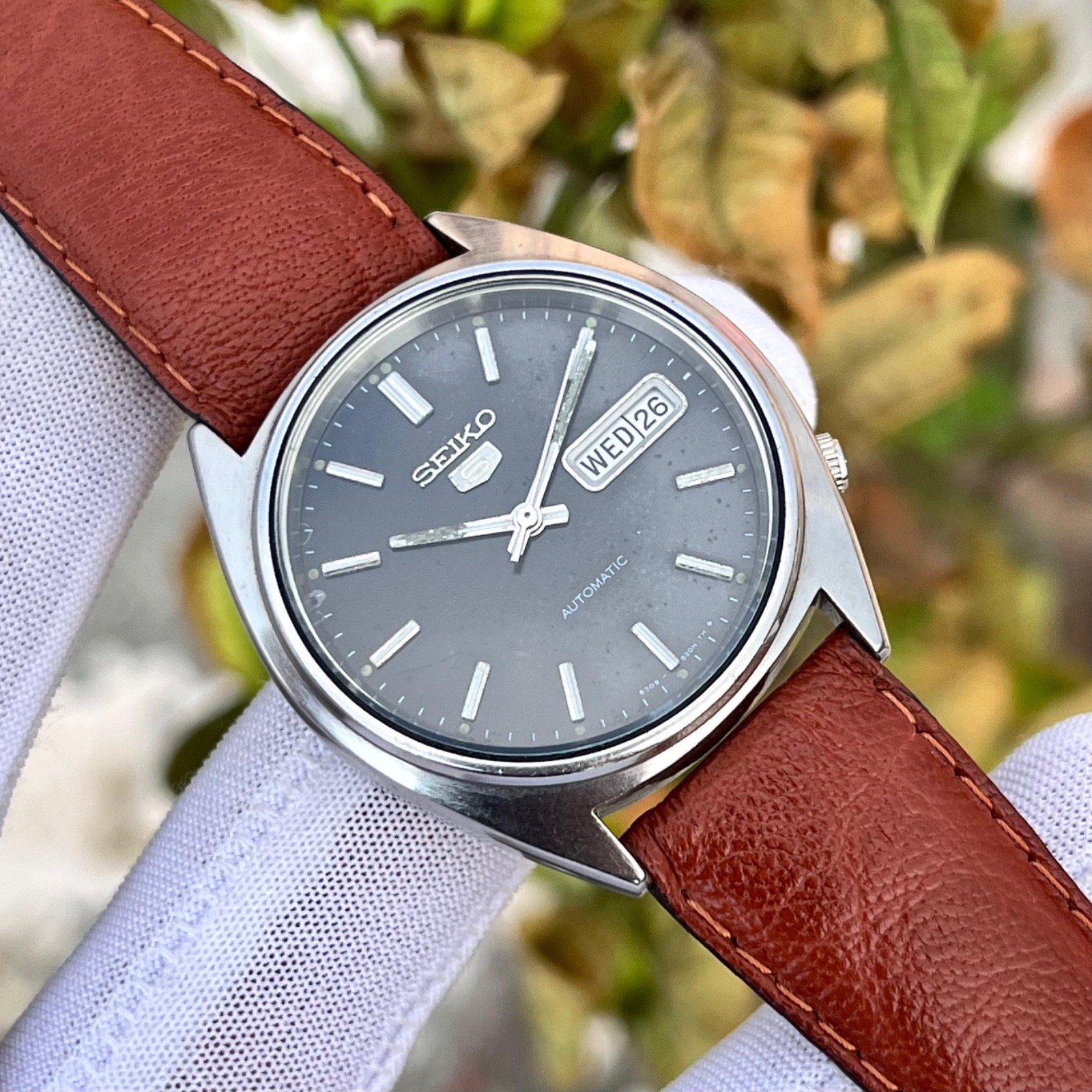 Vintage Seiko 5 Automatic Black Dress Formal Dial Japan Made Men Watch 6309-8840