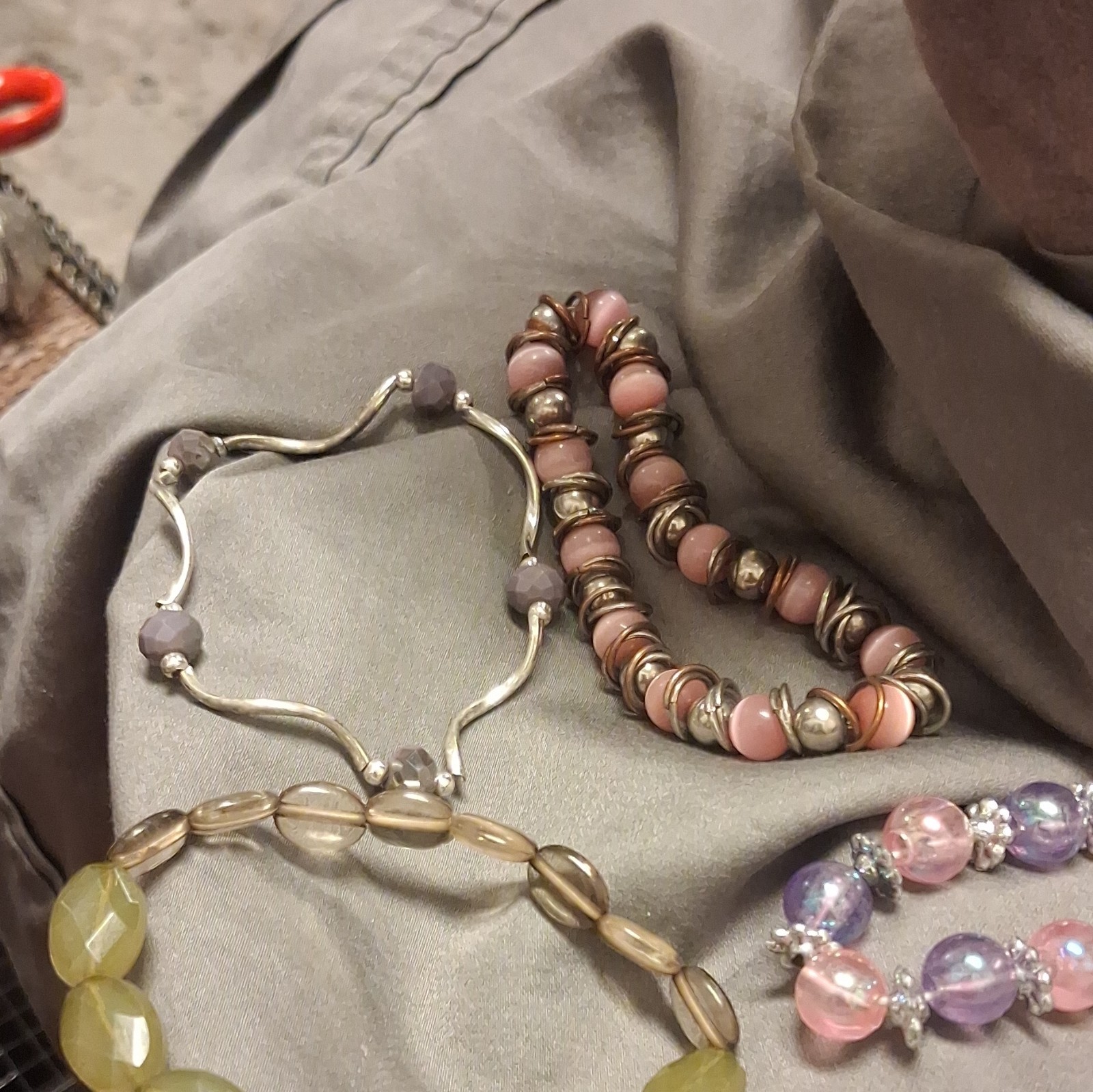Women’s Mixed Lot 4 Beaded Stretch Bracelets Glass/Metal Silver Pink Purple