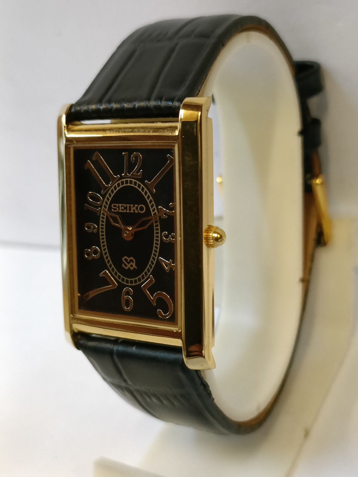VINTAGE SEIKO SLIM QUARTZ BLACK DIAL JAPAN MEN’S WORKING DRESS WATCH
