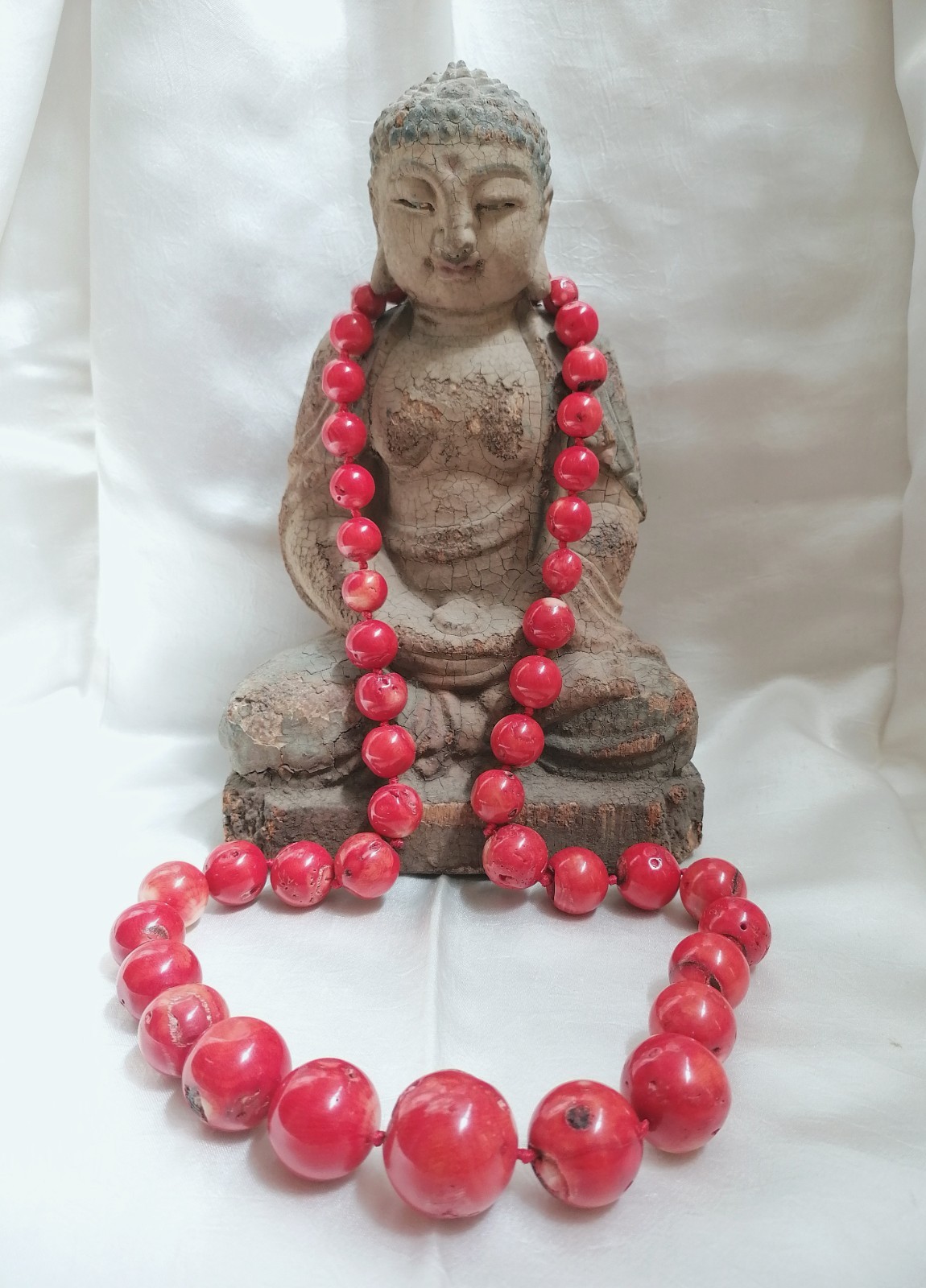 SPECTACULAR RED BAMBOO CORAL MAXI BALL CLIMBING NECKLACE, NEW.