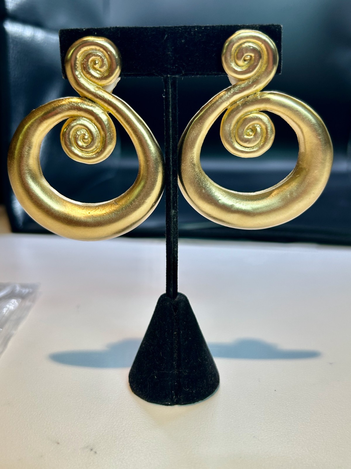 VINTG KENNETH JAY LANE MATTE SATIN GOLD LARGE SWIRL HOOP CLIP ON EARRINGS SIGNED