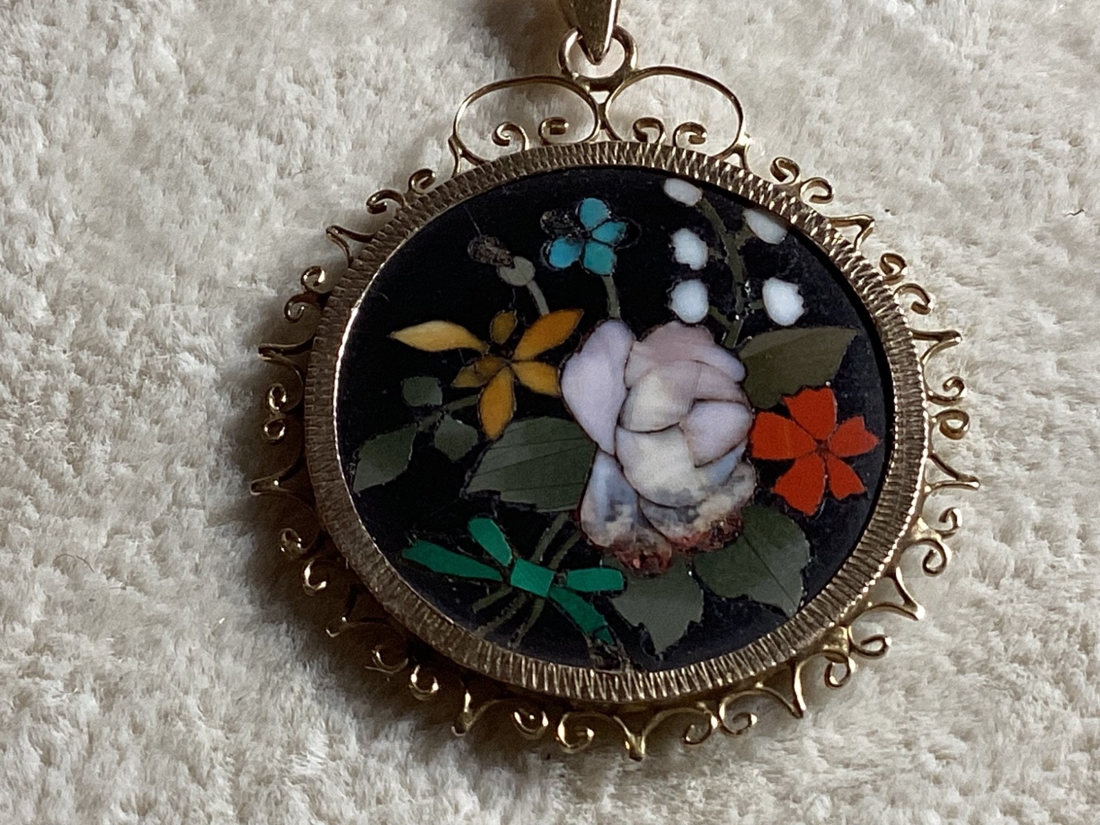 RARE ANTIQUE ITALIAN HAND SET PIETRA DURA FLORAL GOLD TONE PENDANT MUST SEE NR