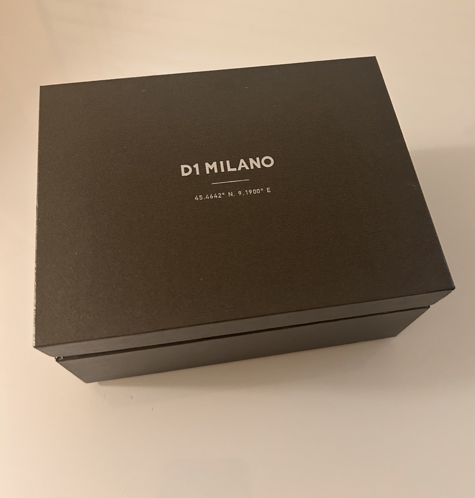 D1 Milano Ultra Thin Black Dial Silver Stainless Bracelet Quartz 5ATM Box Manual