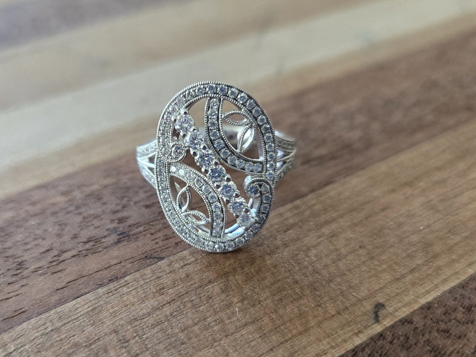 Simon G Right Hand Ring Size 6.5 18KW TR547