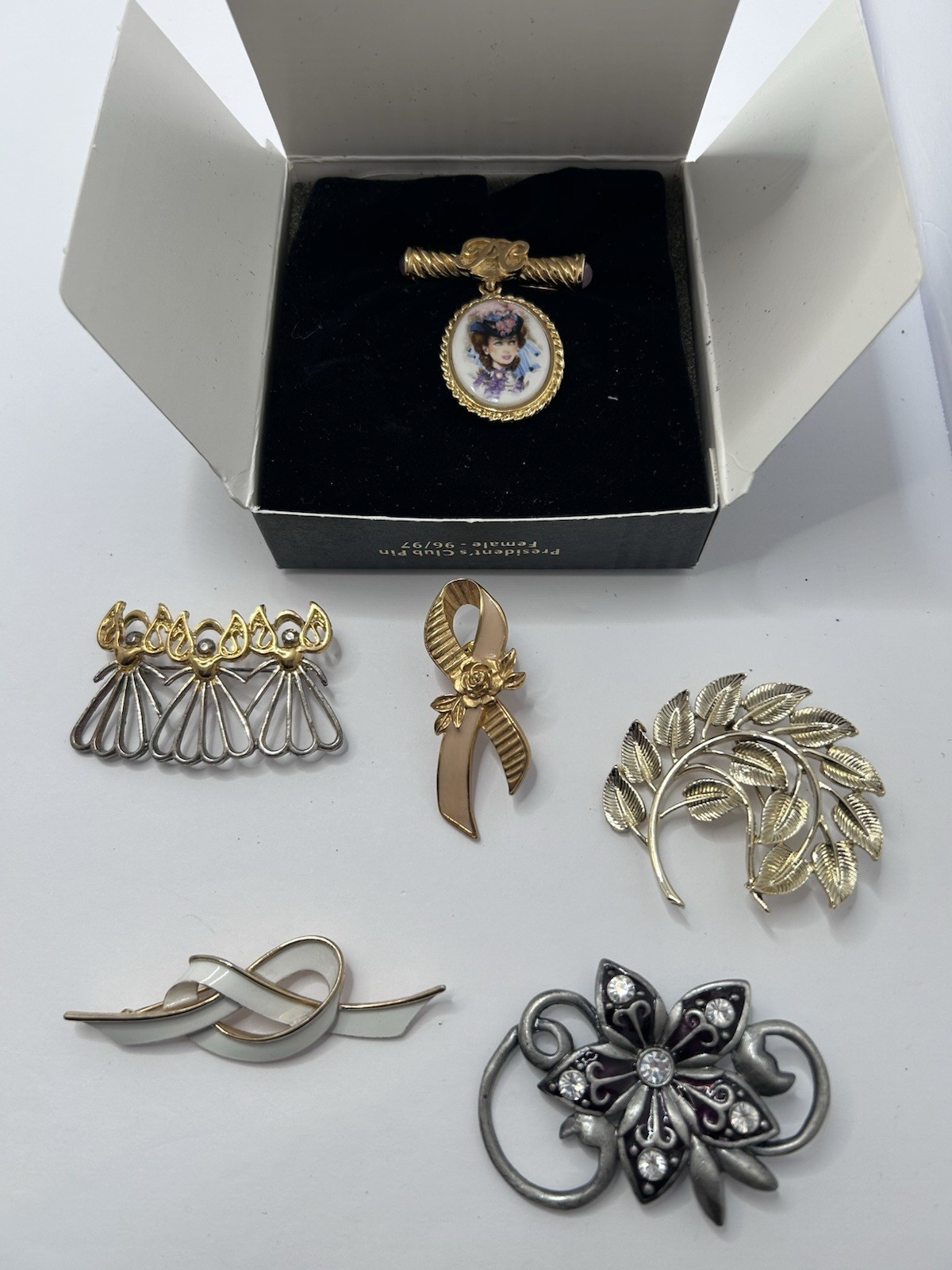 Vintage Gold Tone/ Pewter Trifari Pins/ Brooch Lot