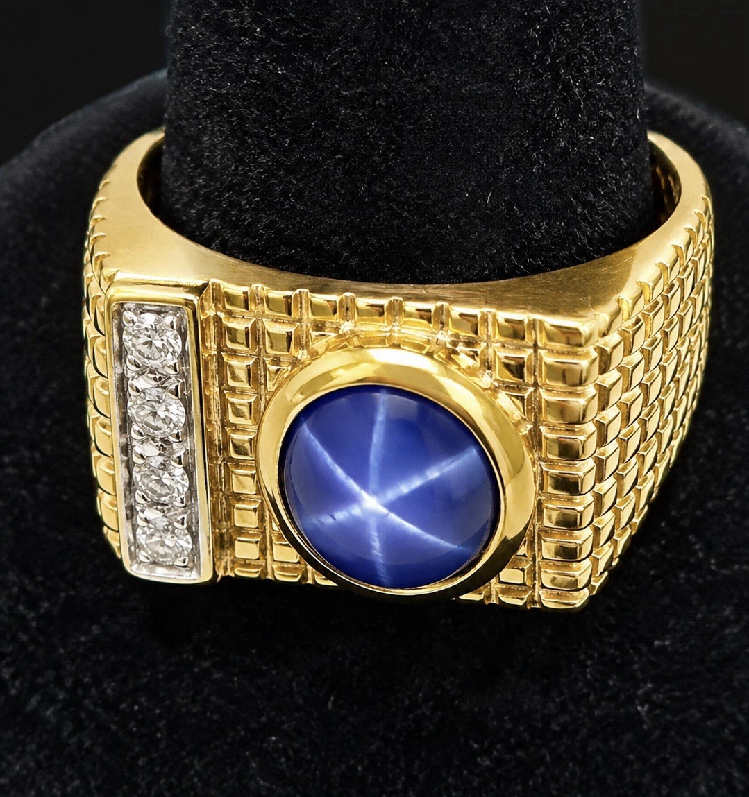 Vintage Men’s 14K Yellow Gold Linde Blue Star Sapphire Cabochon & Diamond Ring