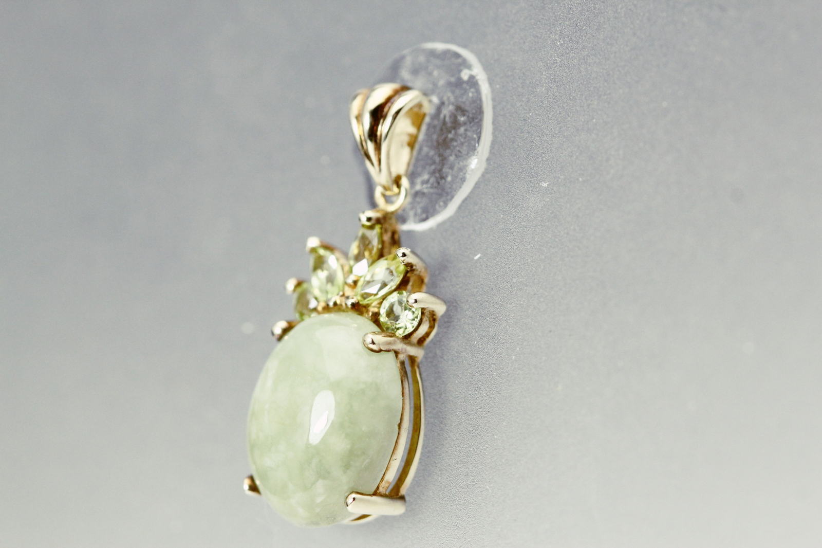 10k Yellow Gold Green Cabochon Stone with Accents Pendant 2 Grams (PEN9932)
