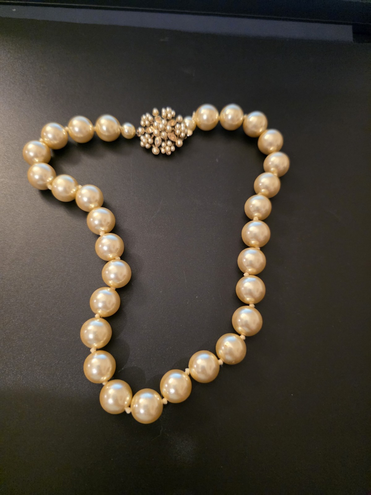 Vtg Pearl Faux Necklace Rhinestone Pearl Clasp Champagne Color 18″ Size 3/4″