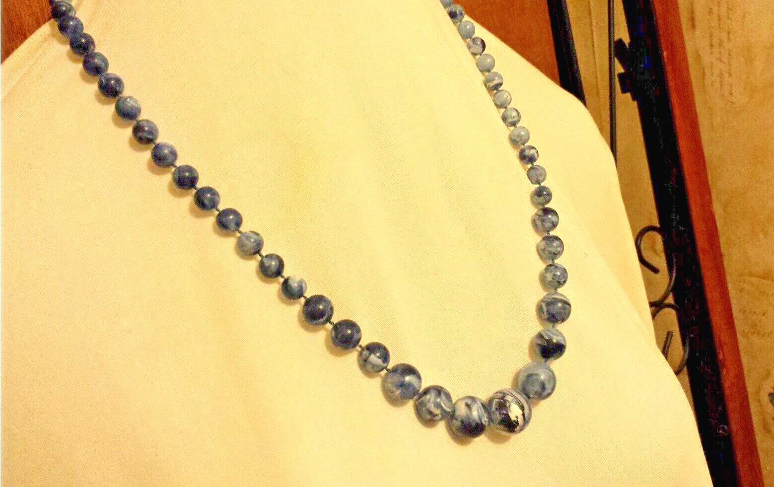 Blue White Swirl Round Plastic Beaded Necklace String 23″ Length Spring Lock