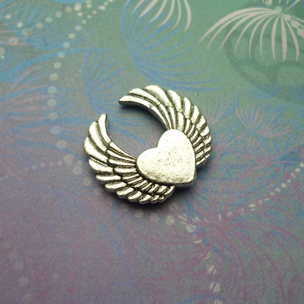 Angel wings with Heart Jumbo – Charm for Memory Lockets