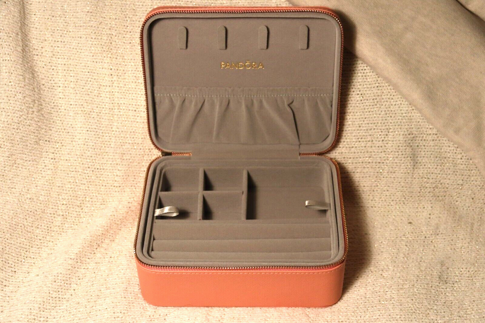 Pandora pink zippered jewelry travel case box organizer