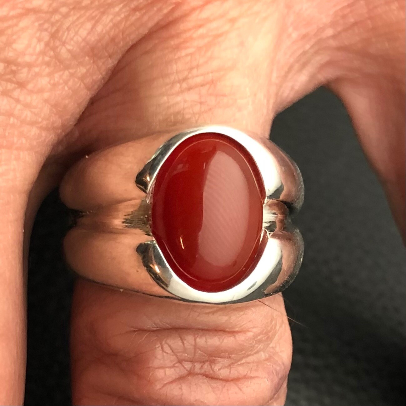 MJG STERLING SILVER MEN’S RING. 14 x 10mm OVAL NATURAL CARNELIAN CAB. SZ 10.