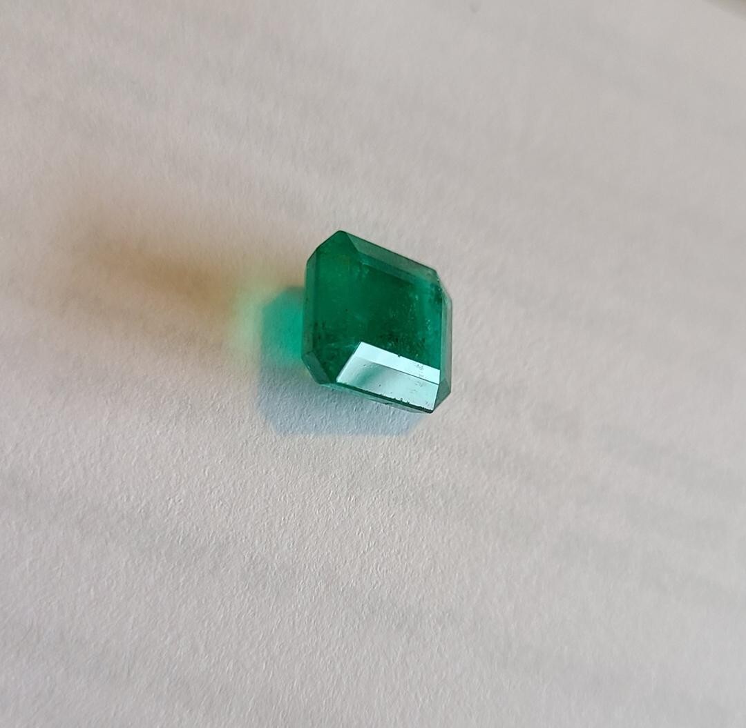 Large 5.67ct Natural Emerald, very good cut. Beautiful, smooth deep green.