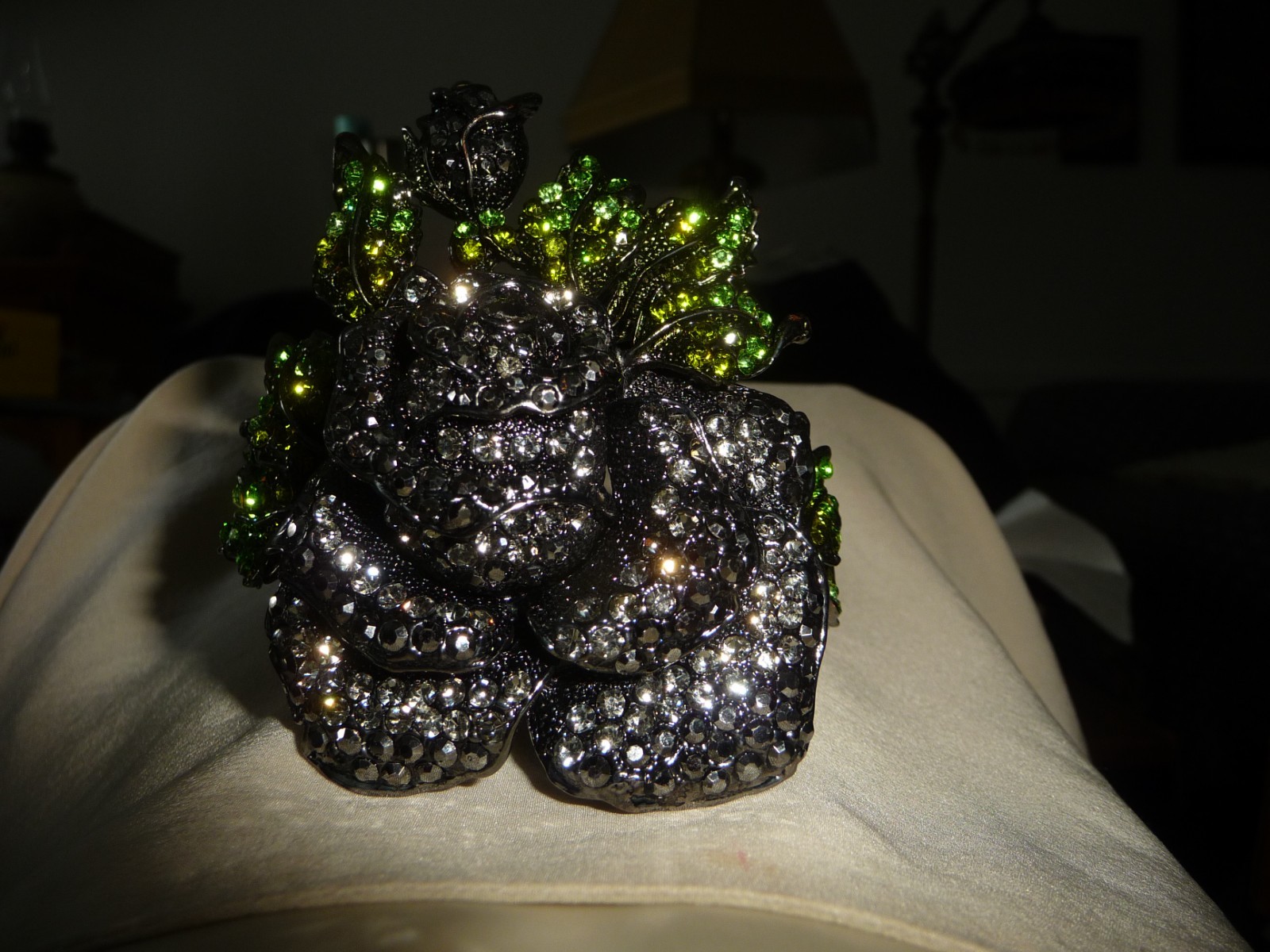 3 1/2’W MAJOR STATEMENT HINGED RHINESTONE FLOWER BRACELET #29/23