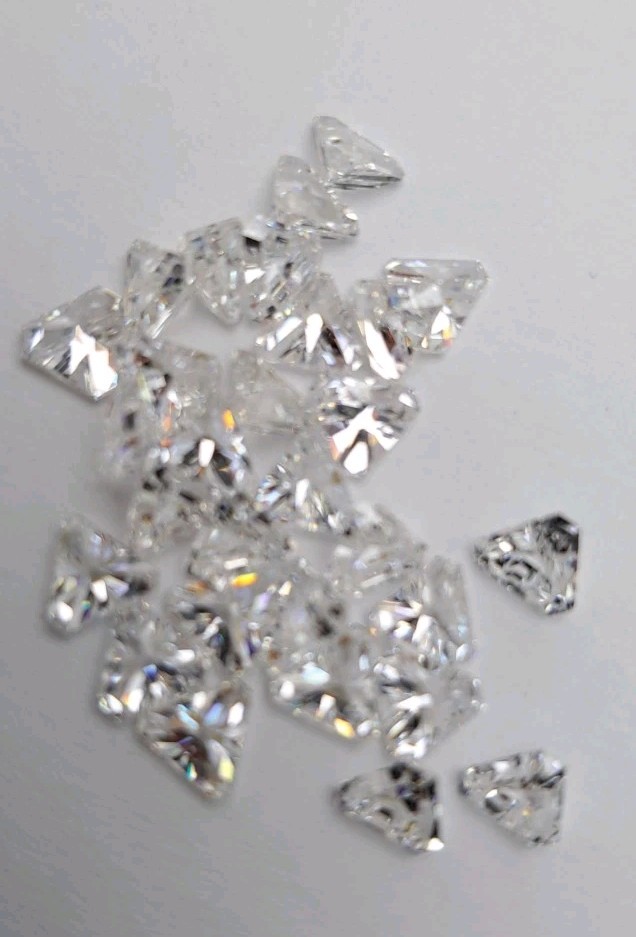30 pieces Triangle 5mm CZ Cubic Zirconia Loose Stones