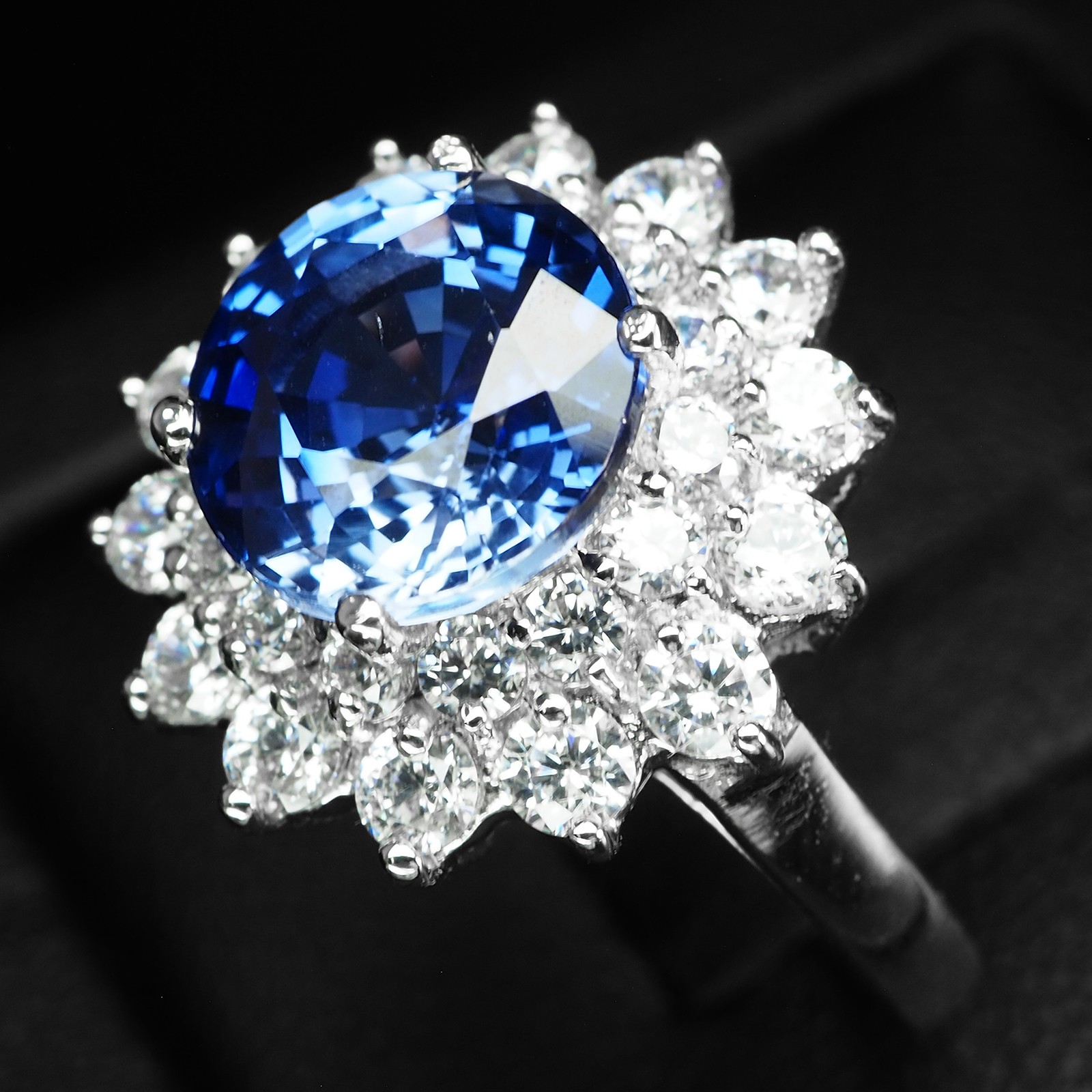 Exquisite Royal Blue Sapphire Round 4.25Ct 925 Sterling Silver White Gold Rings