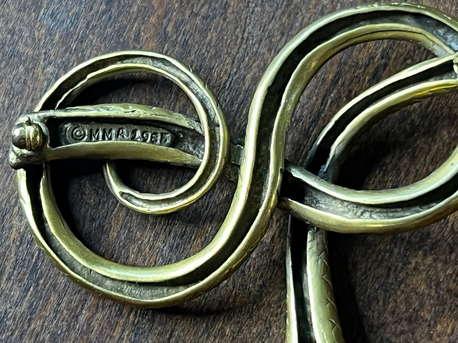 1985 Metropolitan Museum of Art MMA Gold Tone Snake Brooch Enamel Green Cabochon