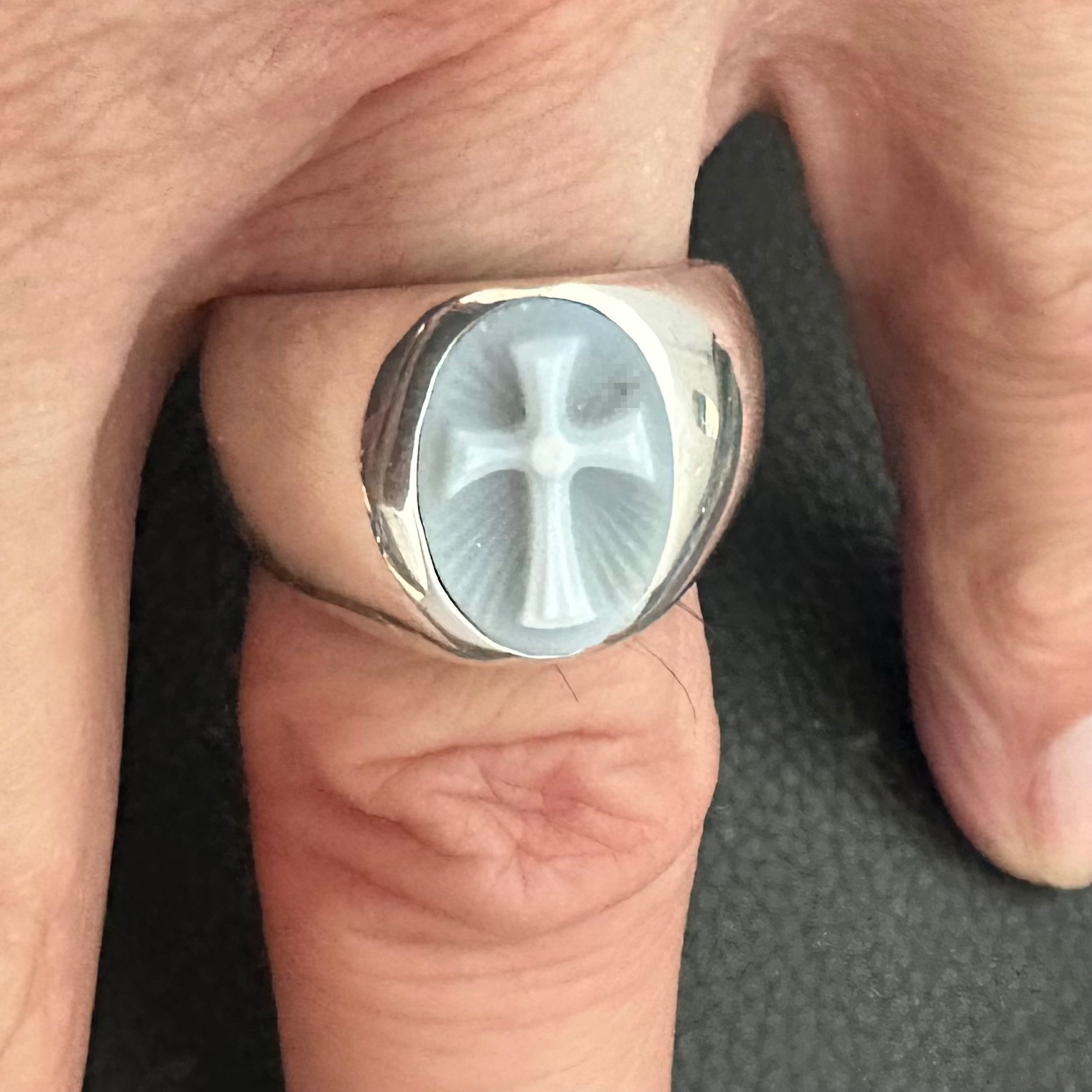 MJG STERLING SILVER RING. 14 x 10MM AGATE INTAGLIO CHRISTIAN CROSS. SZ 9 3/4