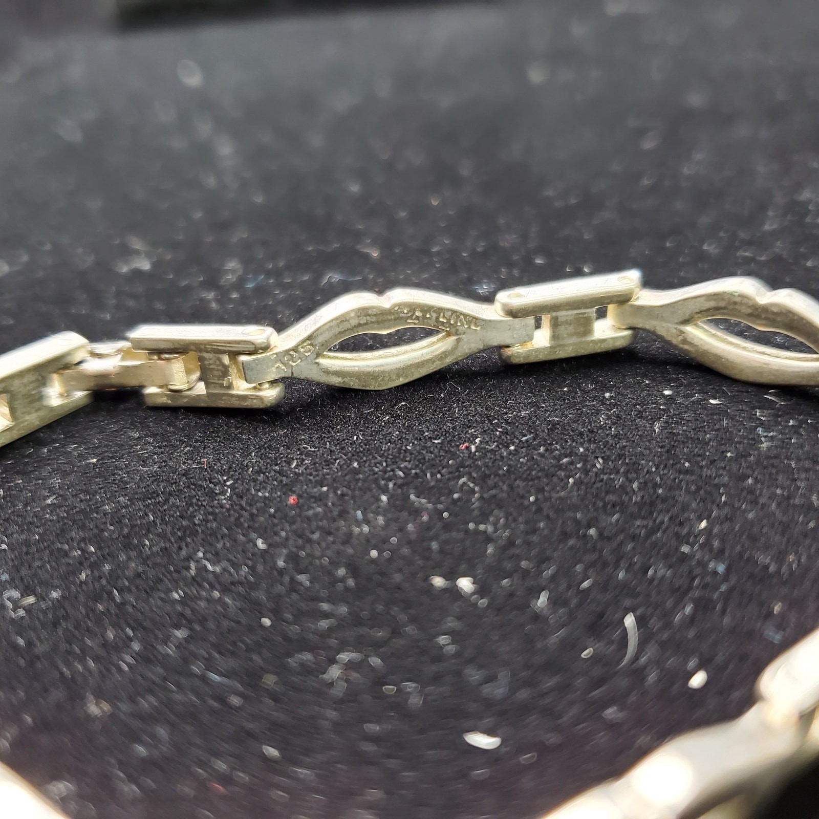Solid Sterling Silver Kiss Bracelet Fun 7.25″ Inside Links shaped like Lips
