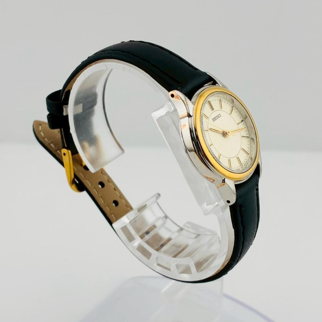 SEIKO 7N01-6880 Women’s Watch with New Strap From Japan